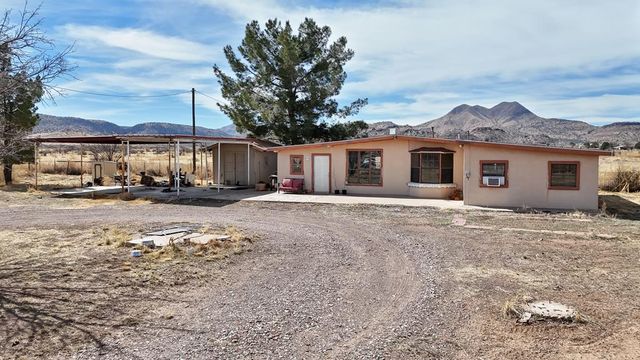 423 Mountain View Rd, Alpine, TX 79830