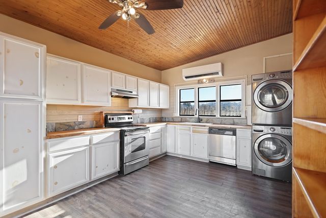 423 Mountain View Rd, Alpine, TX 79830