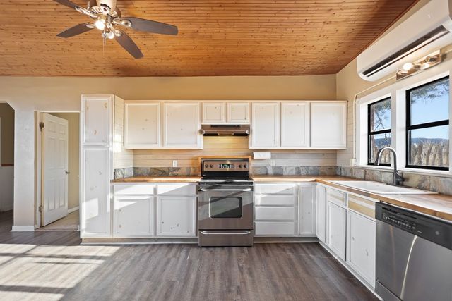 423 Mountain View Rd, Alpine, TX 79830