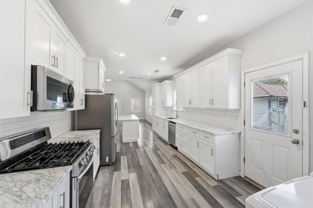 202 E 34th Street, Houston, TX 77018