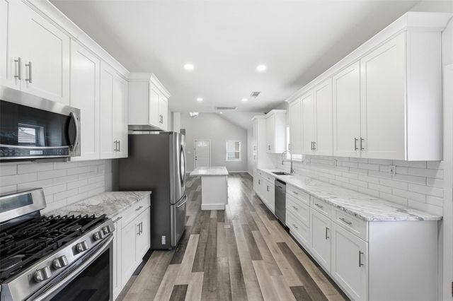 202 E 34th Street, Houston, TX 77018