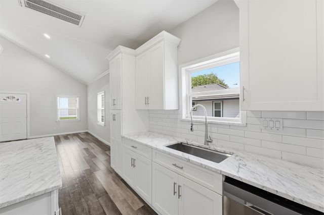 202 E 34th Street, Houston, TX 77018