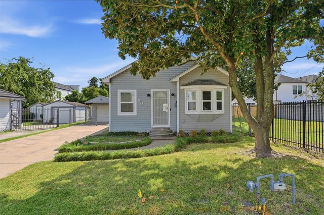 202 E 34th Street, Houston, TX 77018