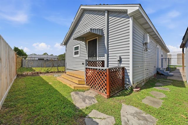 202 E 34th Street, Houston, TX 77018