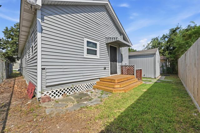 202 E 34th Street, Houston, TX 77018