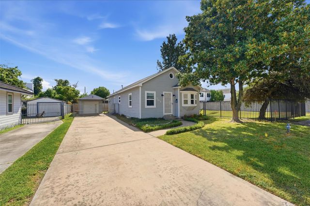 202 E 34th Street, Houston, TX 77018