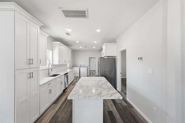 202 E 34th Street, Houston, TX 77018