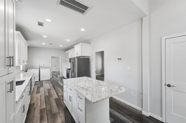 202 E 34th Street, Houston, TX 77018