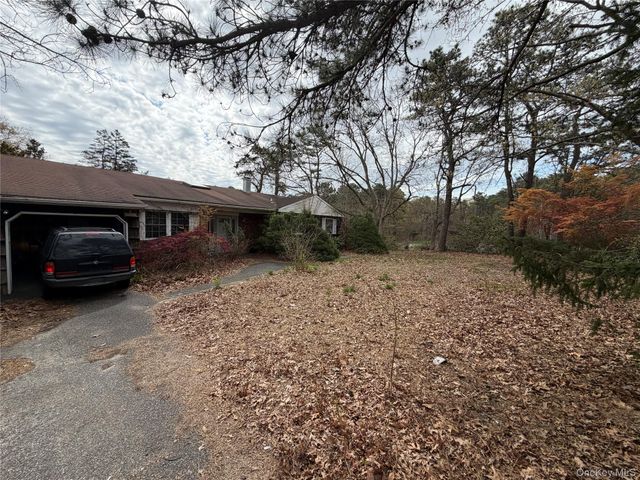 67 Chestnut Street, Coram, NY 11727