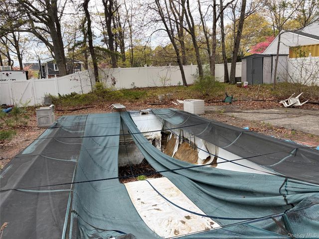 67 Chestnut Street, Coram, NY 11727