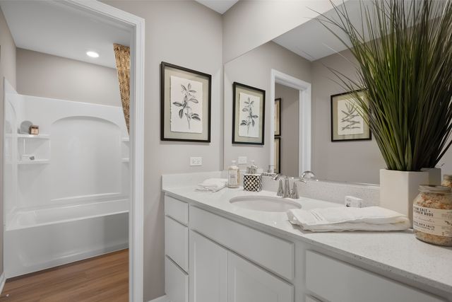 600 Lismore Circle, Elgin, IL 60124