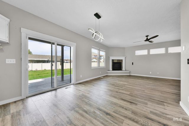 1935 S Sandcrest Way, Nampa, ID 83686