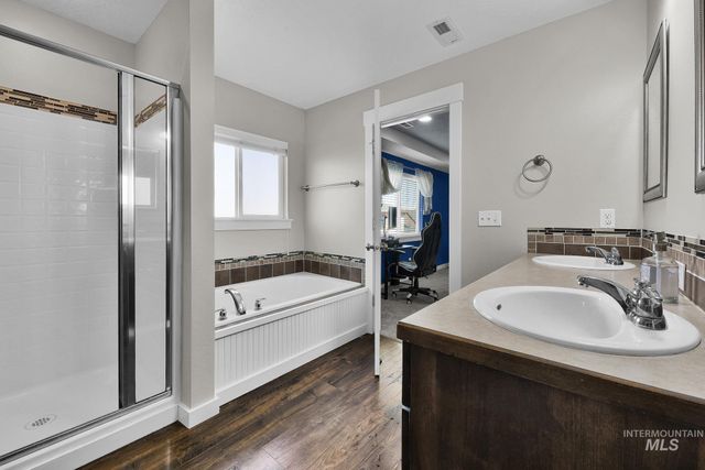 1935 S Sandcrest Way, Nampa, ID 83686