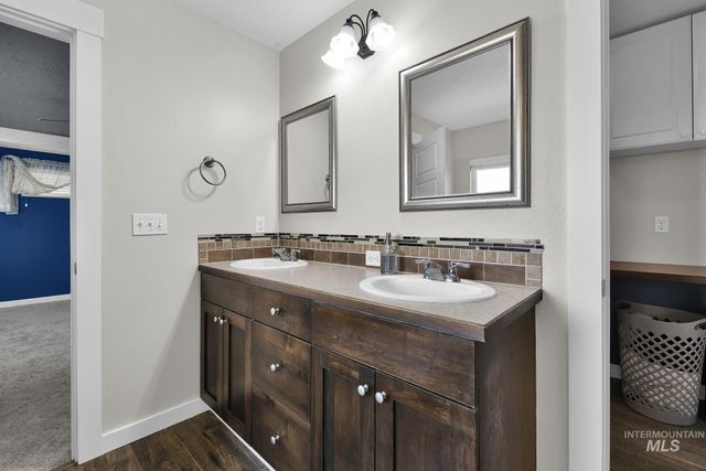 1935 S Sandcrest Way, Nampa, ID 83686