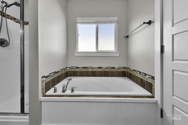 1935 S Sandcrest Way, Nampa, ID 83686