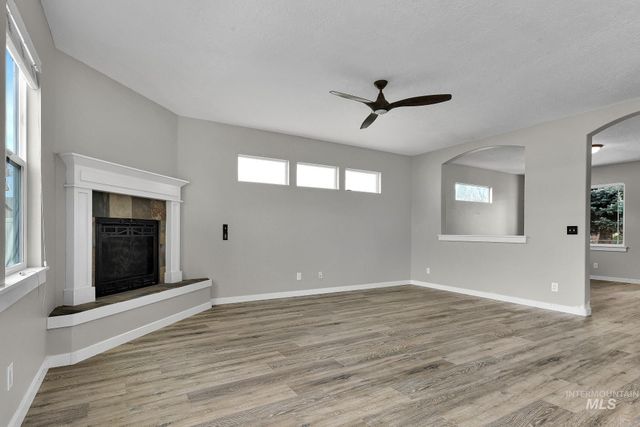 1935 S Sandcrest Way, Nampa, ID 83686