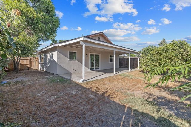 749 W Robin Drive, Visalia, CA 93291