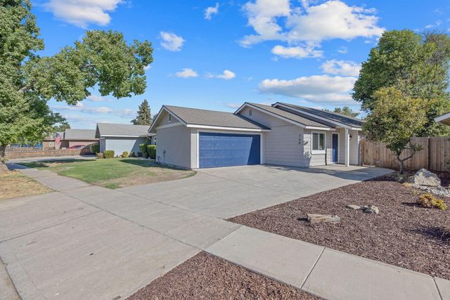 749 W Robin Drive, Visalia, CA 93291