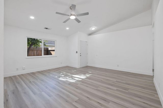 749 W Robin Drive, Visalia, CA 93291