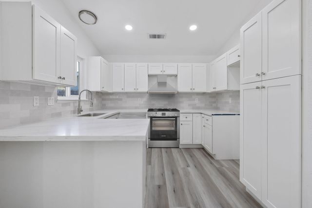 749 W Robin Drive, Visalia, CA 93291