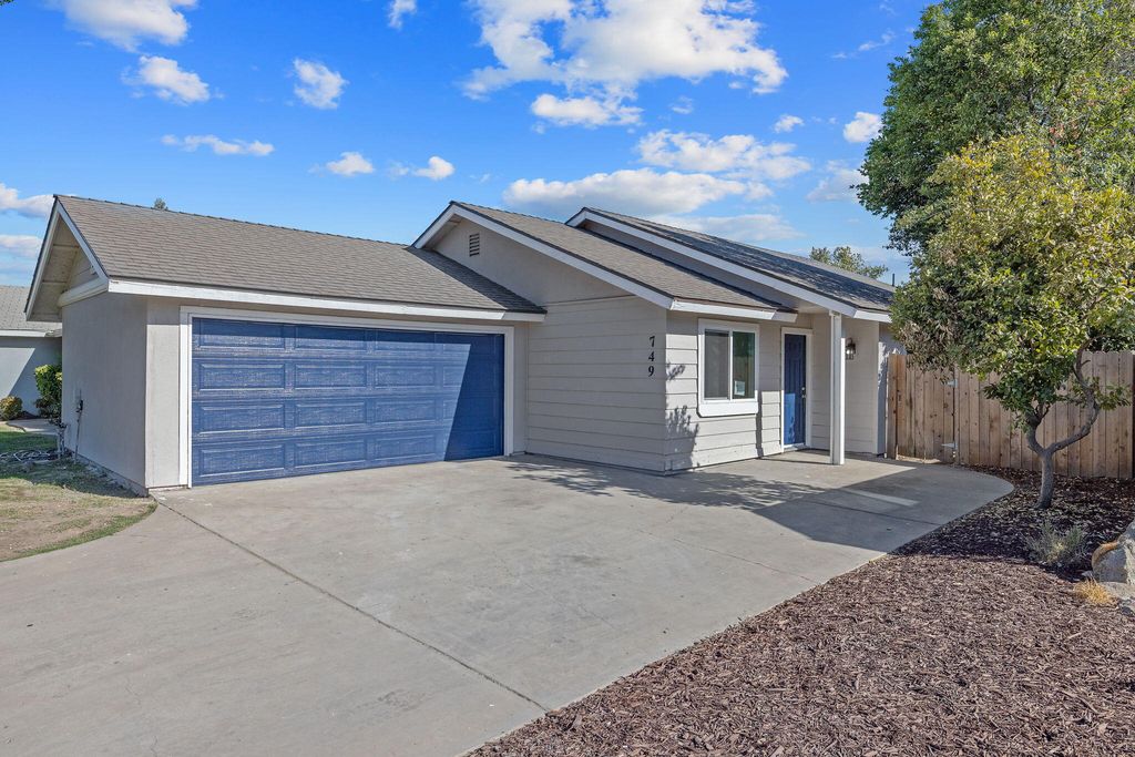 749 W Robin Drive, Visalia, CA 93291