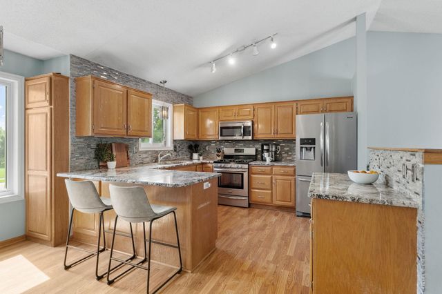 18566 96th Place N, Maple Grove, MN 55311