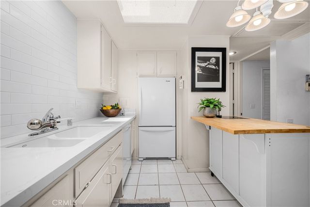 1522 Merion Way E 33J, Seal Beach, CA 90740