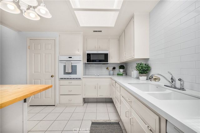 1522 Merion Way E 33J, Seal Beach, CA 90740