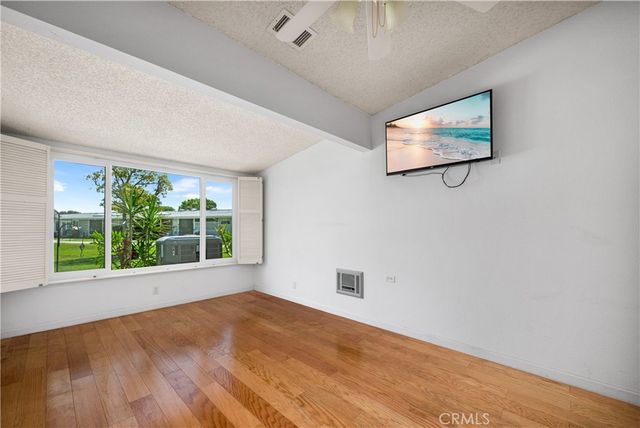 1522 Merion Way E 33J, Seal Beach, CA 90740