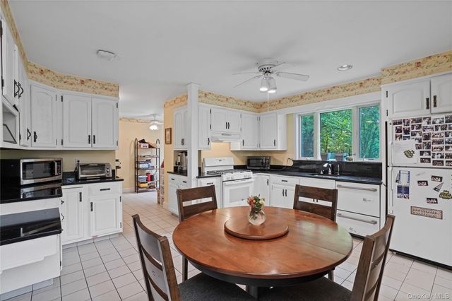 8 Ritchey Place, White Plains, NY 10605