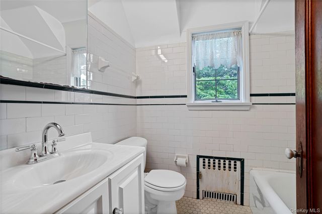 8 Ritchey Place, White Plains, NY 10605
