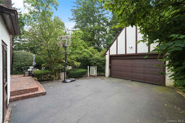 8 Ritchey Place, White Plains, NY 10605