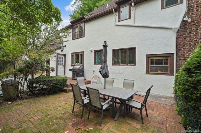 8 Ritchey Place, White Plains, NY 10605