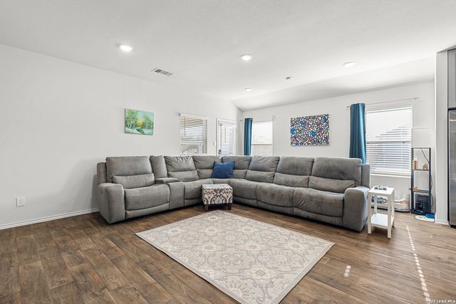 302 N Richland, Lockhart, TX 78644