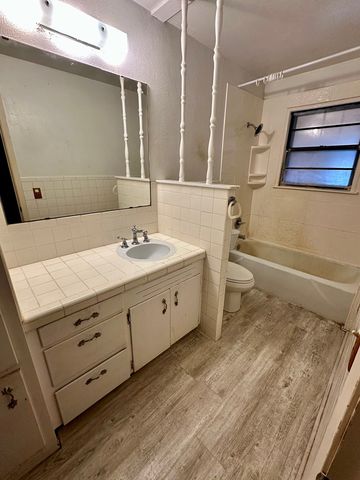 509 E 14th St, Colorado City, TX 79512