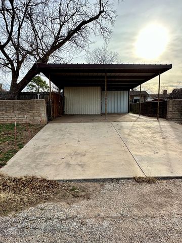 509 E 14th St, Colorado City, TX 79512