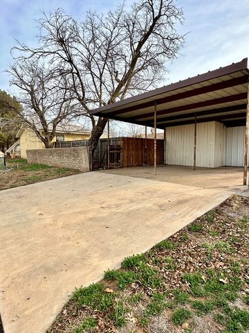 509 E 14th St, Colorado City, TX 79512