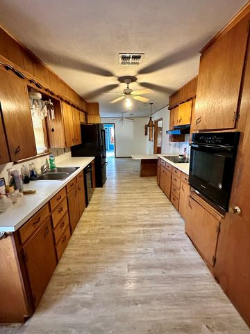 509 E 14th St, Colorado City, TX 79512