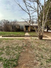 509 E 14th St, Colorado City, TX 79512