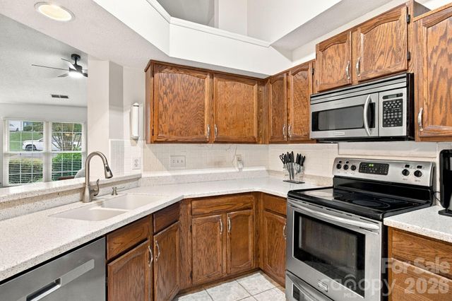8536 Woodford Bridge Drive, Charlotte, NC 28216