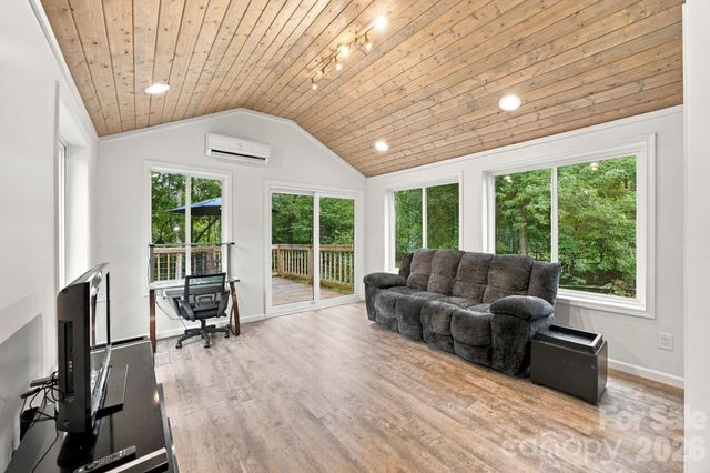 8536 Woodford Bridge Drive, Charlotte, NC 28216