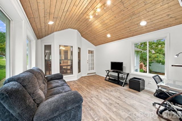 8536 Woodford Bridge Drive, Charlotte, NC 28216