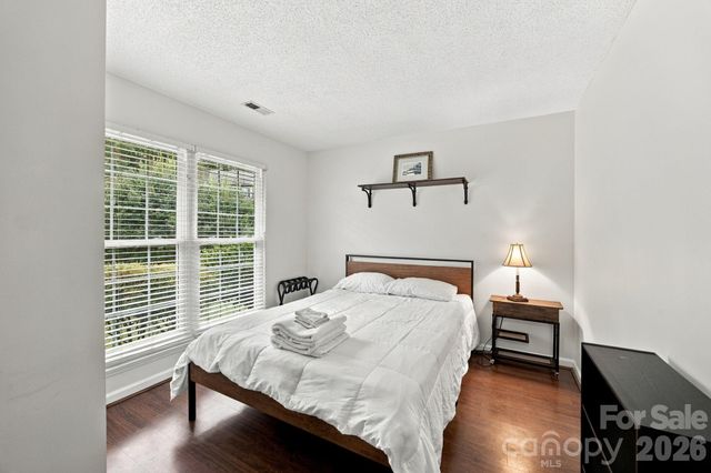 8536 Woodford Bridge Drive, Charlotte, NC 28216