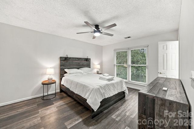 8536 Woodford Bridge Drive, Charlotte, NC 28216