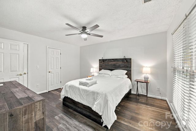8536 Woodford Bridge Drive, Charlotte, NC 28216
