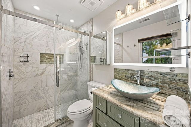 8536 Woodford Bridge Drive, Charlotte, NC 28216