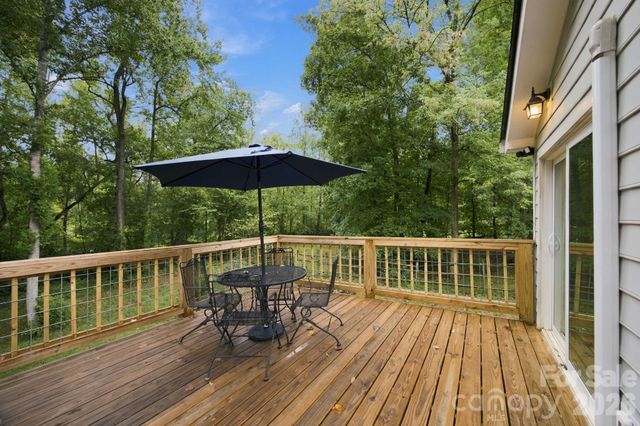 8536 Woodford Bridge Drive, Charlotte, NC 28216