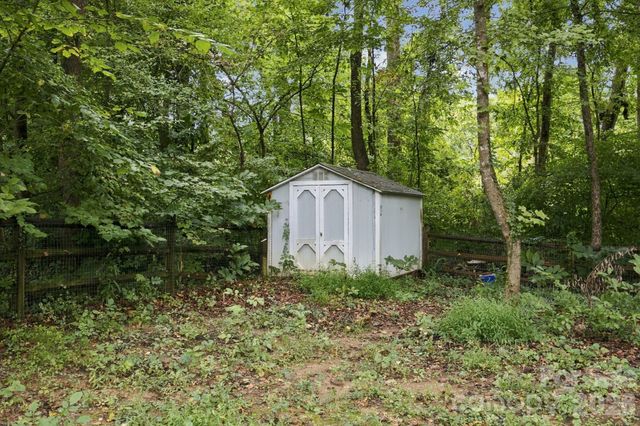 8536 Woodford Bridge Drive, Charlotte, NC 28216