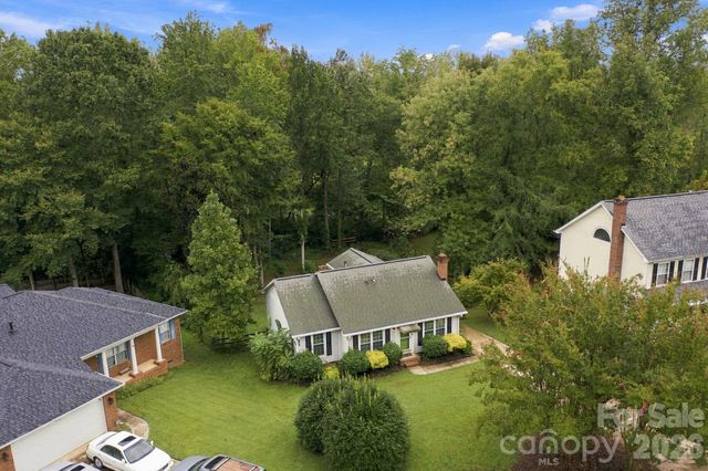 8536 Woodford Bridge Drive, Charlotte, NC 28216