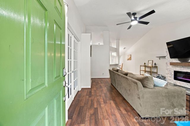 8536 Woodford Bridge Drive, Charlotte, NC 28216